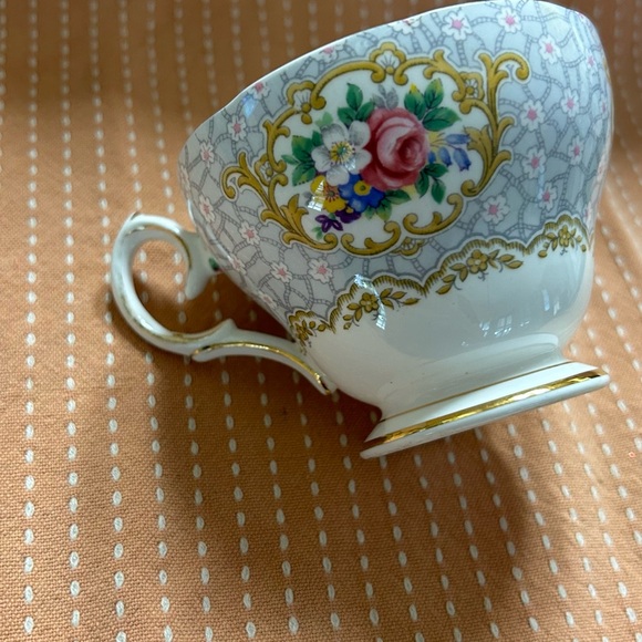 Queen AnneGainsborough China Teacup - Picture 7 of 9